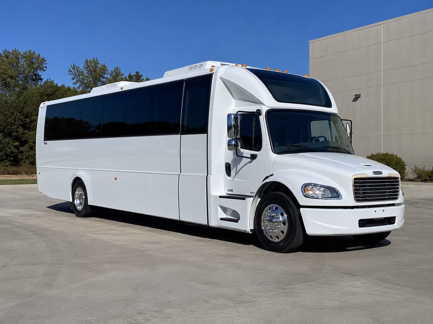 nampa 28 passenger party bus